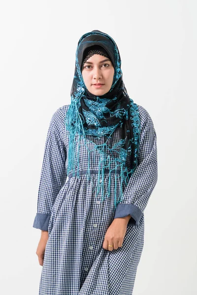 Retrato de mujer árabe con ropa tradicional . — Foto de Stock