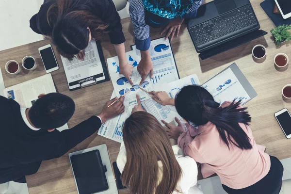 Business People in riunione di gruppo in sala ufficio. — Foto Stock