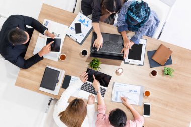 Ofis Odasında Grup Toplantısı.