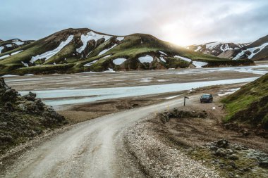 İzlanda 'nın dağlık bölgelerinde Landmanalaugar Yolu.