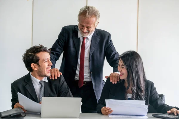 Gente de negocios, gerente y empleado en la reunión. —  Fotos de Stock