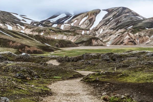 İzlanda 'nın dağlık bölgelerinde Landmanalaugar Yolu. — Stok fotoğraf