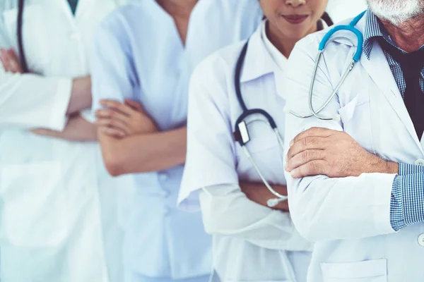 Groupe Des Professionnels Santé Médecin Professionnel Travaillant Dans Bureau Clinique — Photo