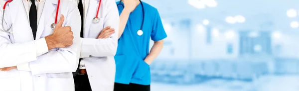 Doctor working in hospital with other doctors. — Stock Photo, Image