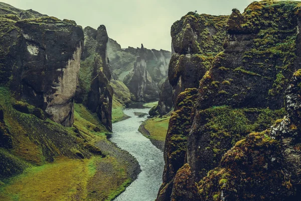 Egyedülálló táj Fjadrargljufur Izlandon. — Stock Fotó