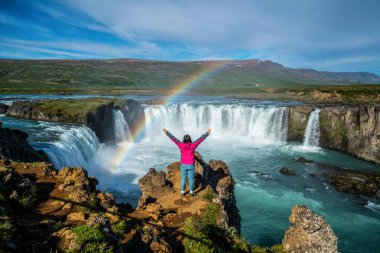 Kuzey İzlanda 'daki Godafoss şelalesi..