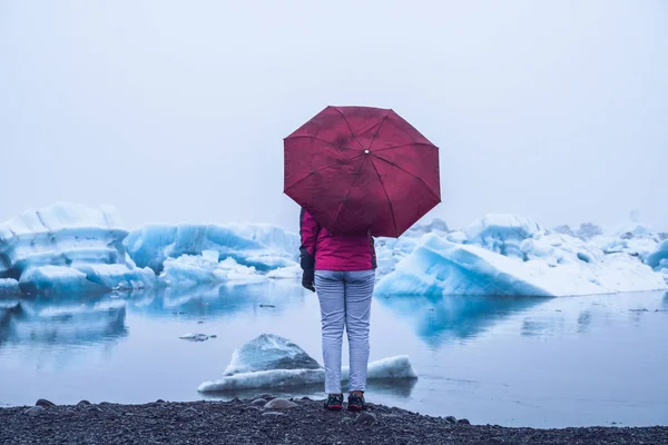 Viajar en la laguna glaciar de Jokulsarlon en Islandia . —  Fotos de Stock