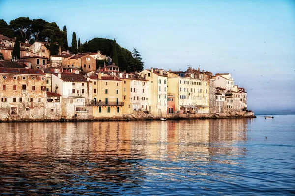 Romántico casco antiguo de Rovinj en Croacia, Europa . —  Fotos de Stock