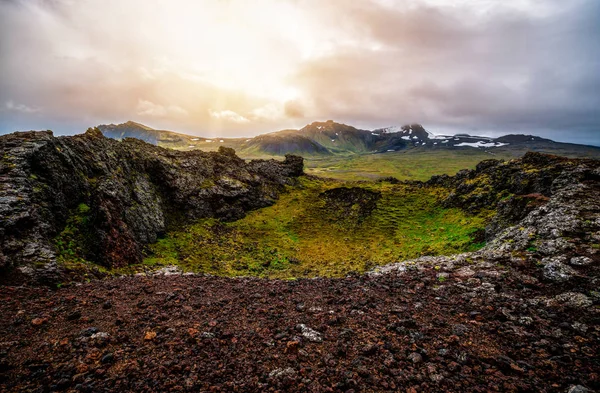 Saxholar Krater in snaefellsjokull np, Island. — Stockfoto