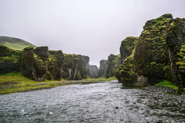 Einzigartige Landschaft von Fjadrargljufur in Island. — Stockfoto