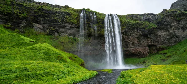 Magical Seljalandsfoss Waterfall in Iceland. — Stock Photo, Image