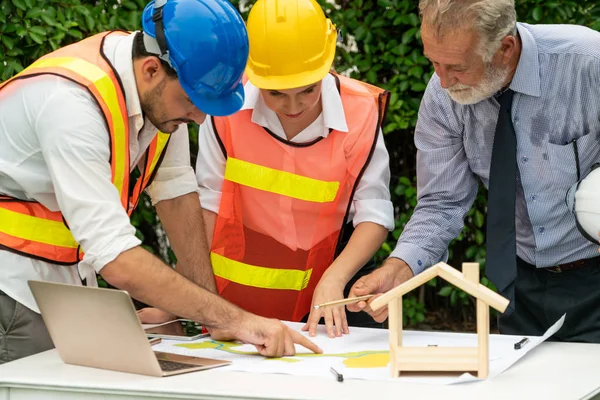 Ingenjör, arkitekt och affärsman Working. — Stockfoto