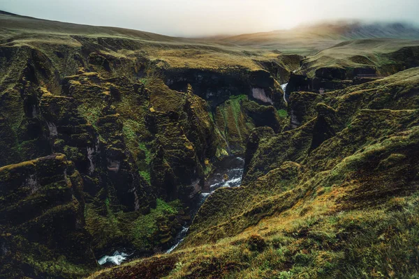 Paisagem única de Fjadrargljufur na Islândia . — Fotografia de Stock