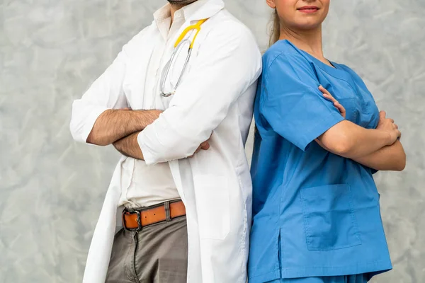 Médico e enfermeiro que trabalham no hospital . — Fotografia de Stock