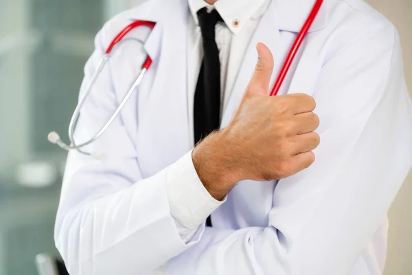 Doctor showing thumbs up in the hospital. — Stock Photo, Image