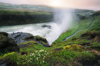 İzlanda 'daki Gullfoss şelalesinin manzarası.