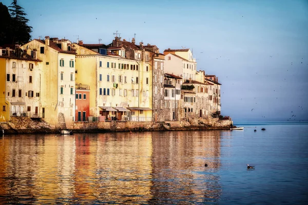 Romántico casco antiguo de Rovinj en Croacia, Europa . —  Fotos de Stock