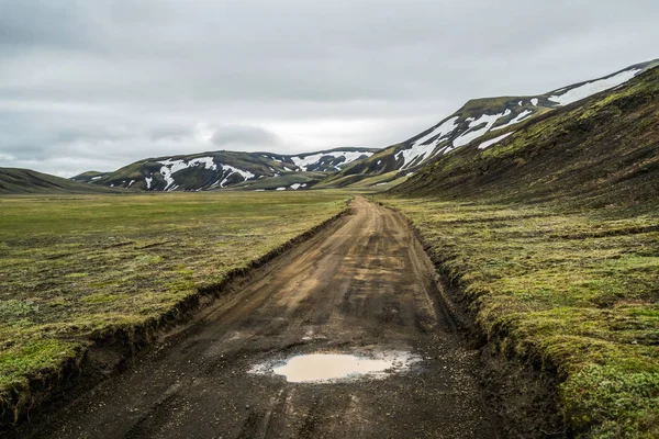 Droga do Landmanalaugar na wyżynach Islandii. — Zdjęcie stockowe