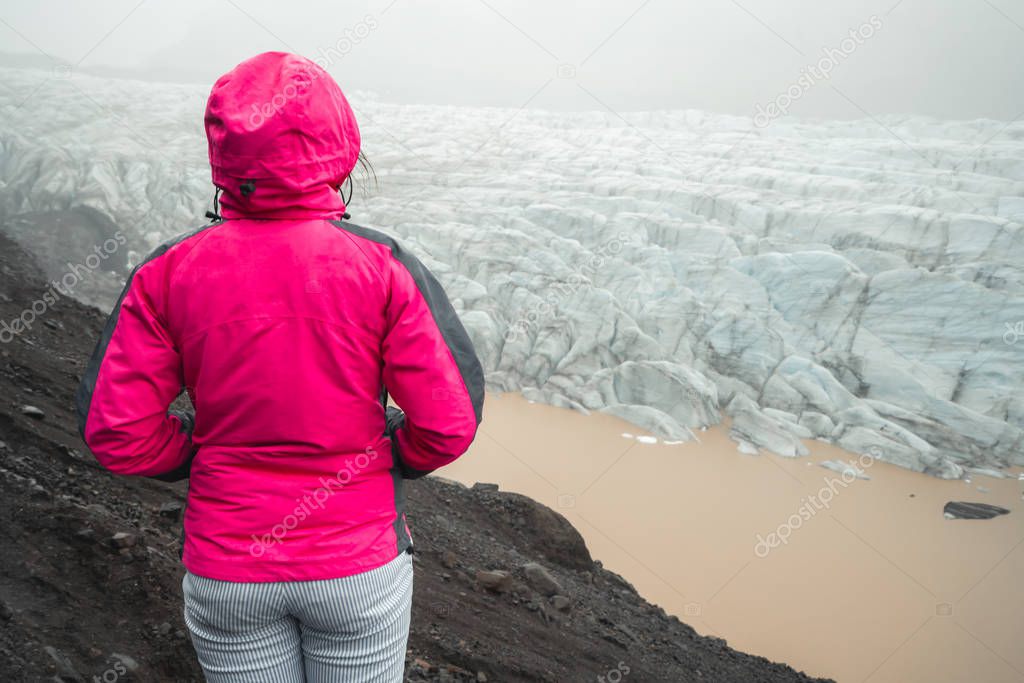 Traveler travel Svinafellsjokull Glacier, Iceland.