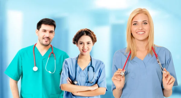 Doctor working in hospital with other doctors. — Stock Photo, Image