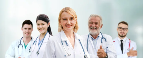 Groupe Des Professionnels Santé Médecin Professionnel Travaillant Dans Bureau Clinique — Photo