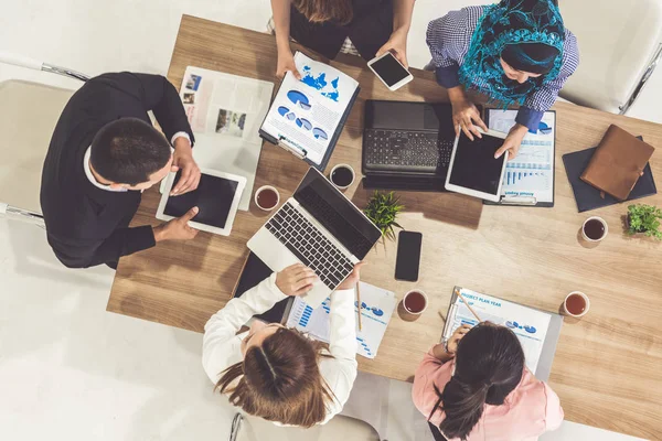 Gente de negocios en reunión de grupo en la oficina. —  Fotos de Stock