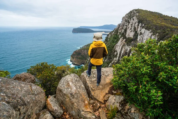 Trekking na półwyspie Tasman, Tasmania, Australia. — Zdjęcie stockowe