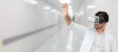 Doktor Vr sanal gerçeklik gözlüğü giyiyor.