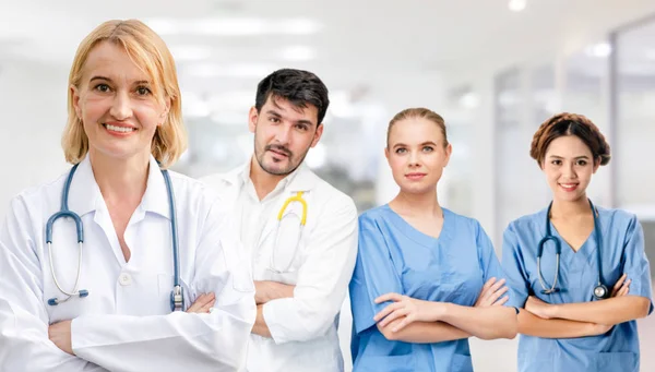 Professionele Arts Werkzaam Het Ziekenhuis Kantoor Kliniek Met Andere Artsen — Stockfoto