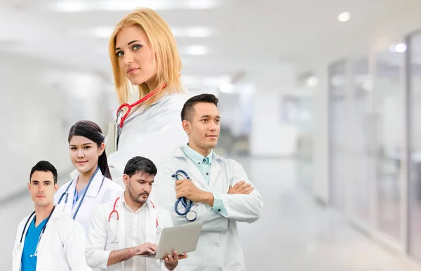 Grupo de médicos e médicos de saúde . — Fotografia de Stock