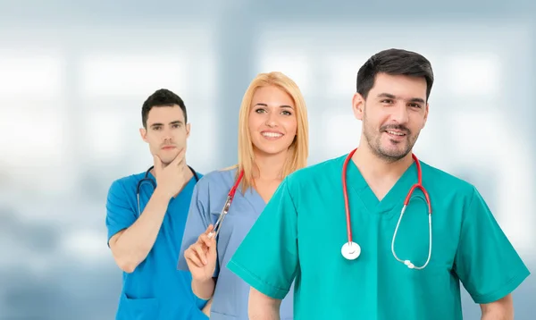 Doctor working in hospital with other doctors. — Stock Photo, Image