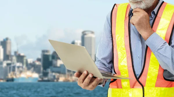 Industriarbetare Eller Ingenjör Som Arbetar Med Industriprojekt Arbetsplatsen Ingenjörs Servicekoncept — Stockfoto