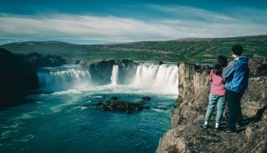 Kuzey İzlanda 'daki Godafoss şelalesi..