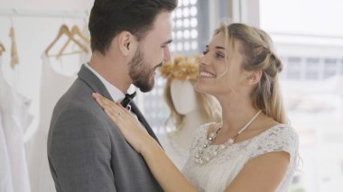 Gelin ve damat gelinlik töreni hazırlamak.