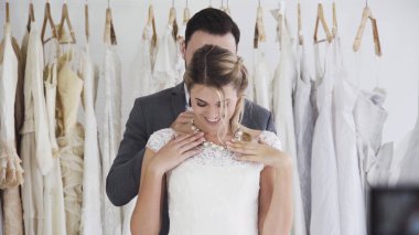 Gelin ve damat gelinlik töreni hazırlamak.