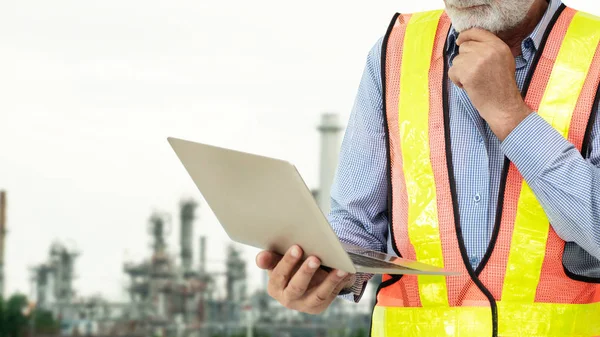 Industriarbetare Eller Ingenjör Som Arbetar Med Industriprojekt Arbetsplatsen Ingenjörs Servicekoncept — Stockfoto