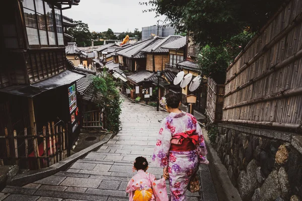 Viajero en el Distrito de Higashiyama, Kyoto, Japón —  Fotos de Stock