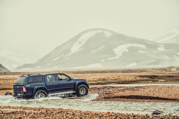 4RM voiture Voyage hors route en Landmannalaugar Islande — Photo