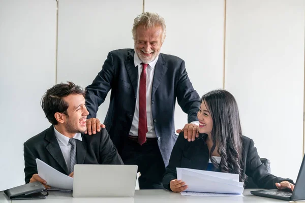 Gente de negocios, gerente y empleado en la reunión. —  Fotos de Stock