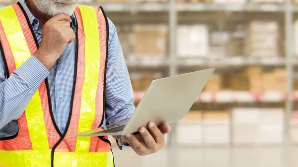 Industriarbetare Eller Ingenjör Som Arbetar Med Industriprojekt Arbetsplatsen Ingenjörs Servicekoncept — Stockfoto