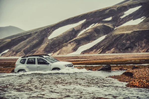 4RM voiture Voyage hors route en Landmannalaugar Islande — Photo