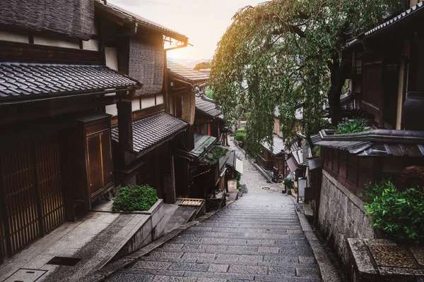 Calle en el casco antiguo de Higashiyama, Kioto, Japón —  Fotos de Stock