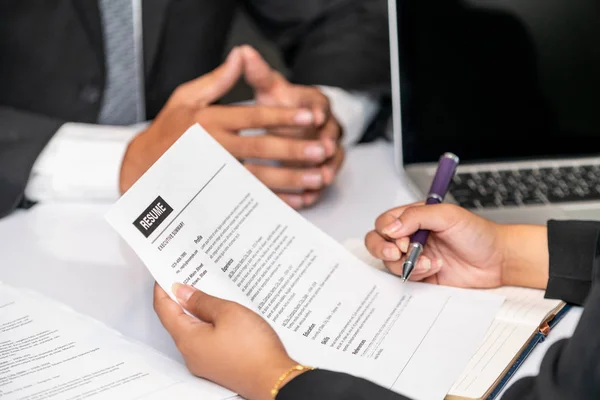 Human resources department manager reads CV resume — Stock Photo, Image