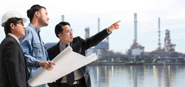 Industriearbeiter Oder Ingenieur Der Auf Der Baustelle Einem Industrieprojekt Arbeitet — Stockfoto