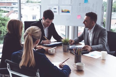 Ofis Odasında Grup Toplantısı.