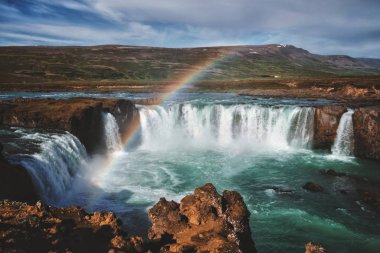 Kuzey İzlanda 'daki Godafoss şelalesi..