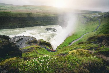 İzlanda 'daki Gullfoss şelalesinin manzarası.