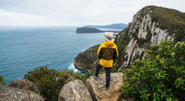 Trekking na półwyspie Tasman, Tasmania, Australia. — Zdjęcie stockowe