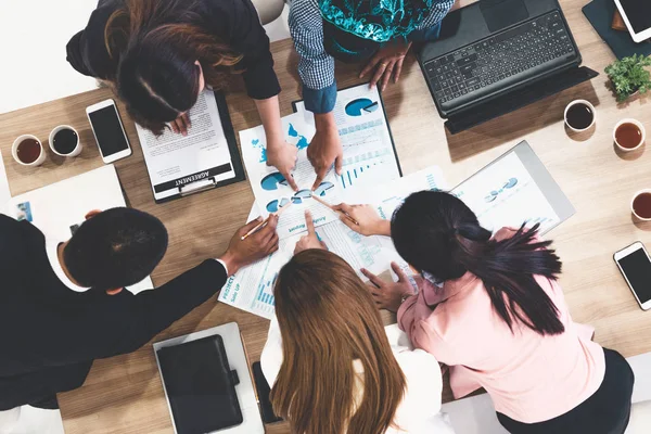 Affärsmän i gruppmöte på Office Room. — Stockfoto