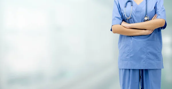 Médico o enfermera en el hospital. Servicio médico. — Foto de Stock